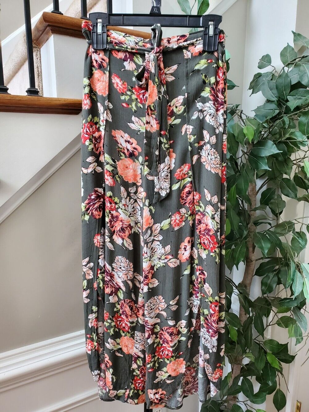 Xhilaration Women's Gray Floral 100% Rayon Comfort Waist Pull On Trouser Pant S